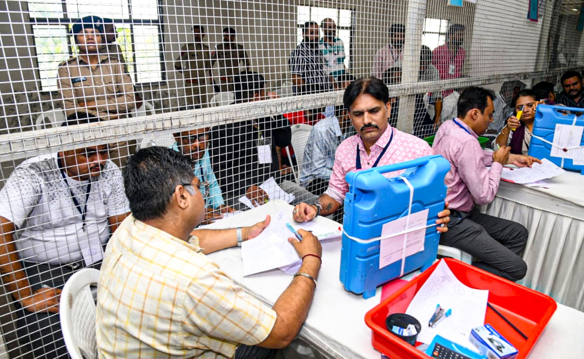 काउंटिंग के लिए चुनाव आयोग ने की यह तगड़ी व्यवस्था, जानें कितने स्तर पर होगी आई कार्ड की जांच