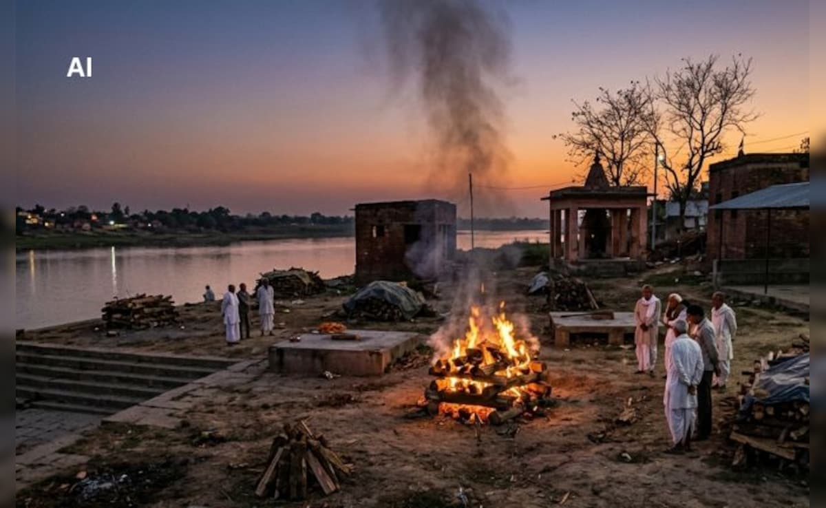 युवक ने जलती चिता पर लेटकर की आत्महत्या! रात 3 बजे घर से हुआ गायब, सुबह श्मशान में मिली लाश