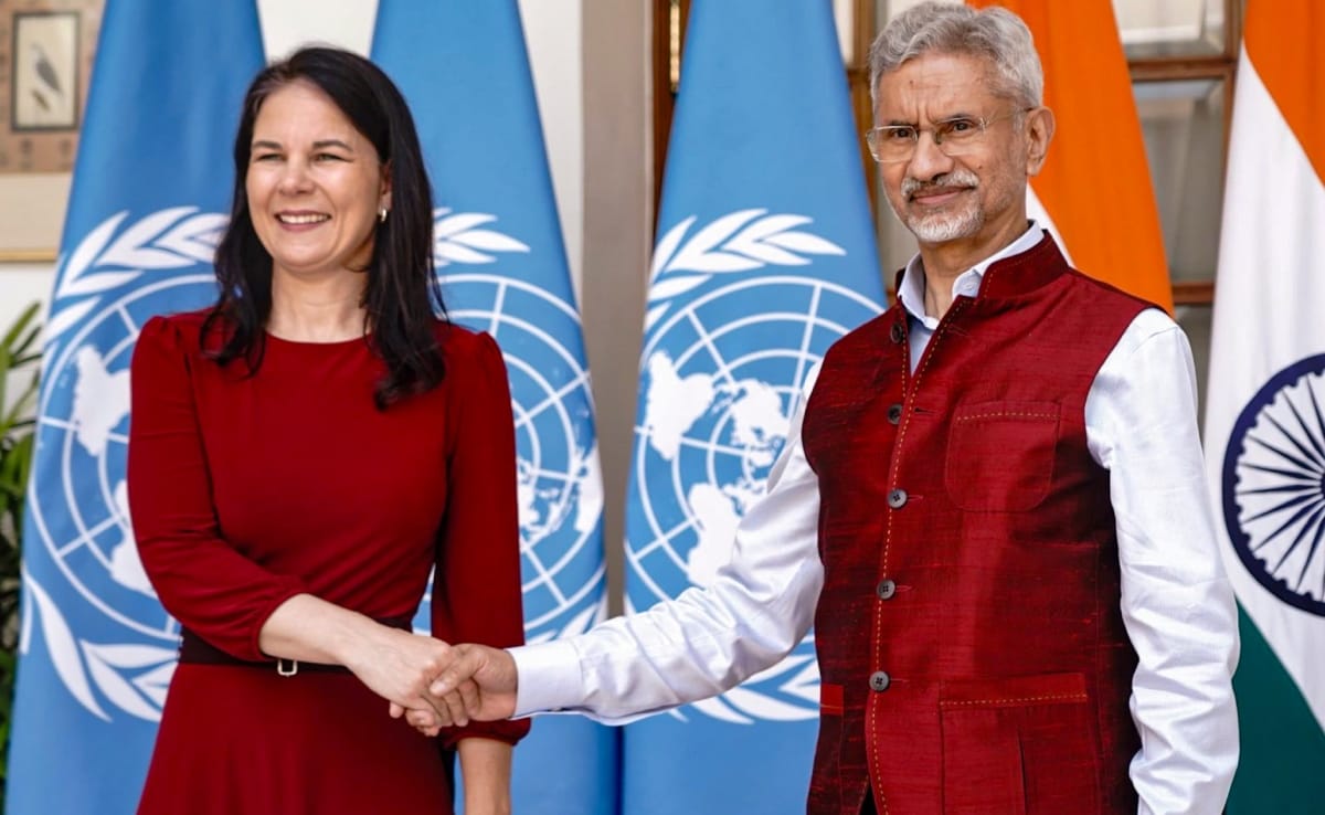 नई दिल्ली में विदेश मंत्री डॉक्टर एस जयशंकर के साथ संयुक्त राष्ट्र महासचिव चुनाव और अन्य मसलों पर बात करतीं यूएन महासभा की प्रमुख  ऐनालेना बेयरबॉक.