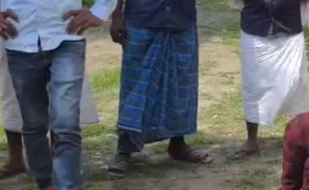 बिहार: नशे में टुन्न होकर पहुंचे सरकारी डॉक्टर, गांव वालों ने पकड़ लिया; अस्पताल से ही उठा ले गई पुलिस