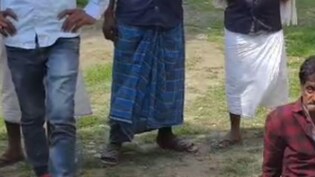 बिहार: नशे में टुन्न होकर पहुंचे सरकारी डॉक्टर, गांव वालों ने पकड़ लिया; अस्पताल से ही उठा ले गई पुलिस