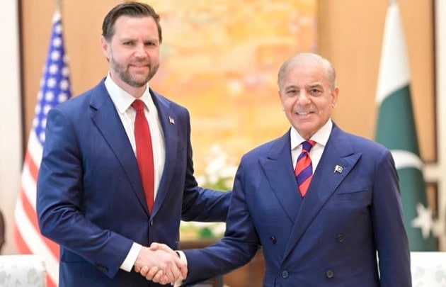 पाकिस्तानी पीएम शहबाज शरीफ ने हाल ही में ईरान से वार्ता के लिए अमेरिकी उपराष्ट्रपति जेडी वेंस की अगवानी की थी. 