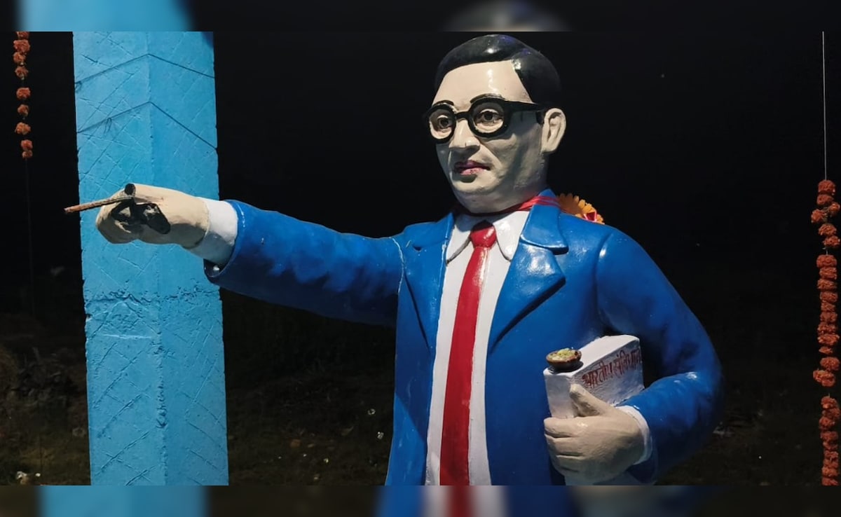 बीजेपी नेता की बर्थडे पार्टी के दौरान बाबा साहेब अंबेडकर की मूर्ति खंडित, भीड़ का फूटा गुस्सा