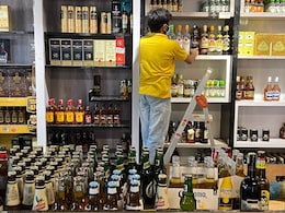 बंगाल में 48 से 96 घंटे की शराबबंदी पर विवाद, आबकारी विभाग ने बिक्री में &ldquo;असामान्य उछाल&rdquo; का दिया हवाला