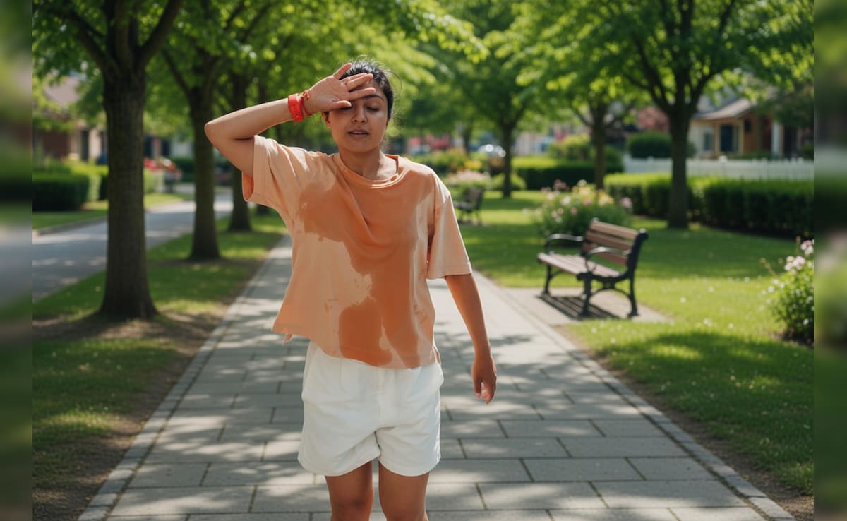 गर्मियों में पसीने से भीग जाती है शर्ट? ये गर्मी नहीं इस बीमारी का हो सकता है संकेत