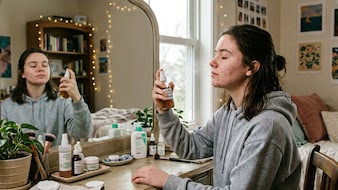 Can Viral Clove Water Really Clear Acne? What Science Says