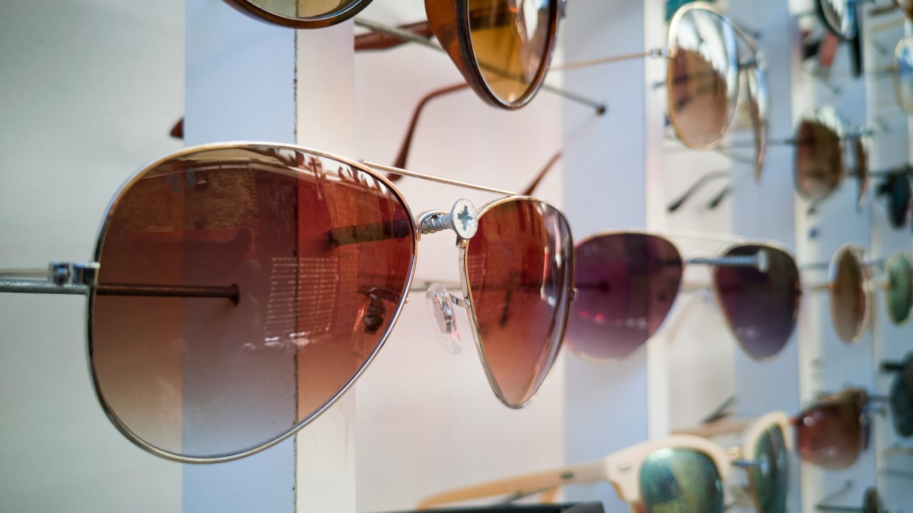 Metal vs Acetate Frames: Which Eyeglass Material Lasts Longer In Daily Use?