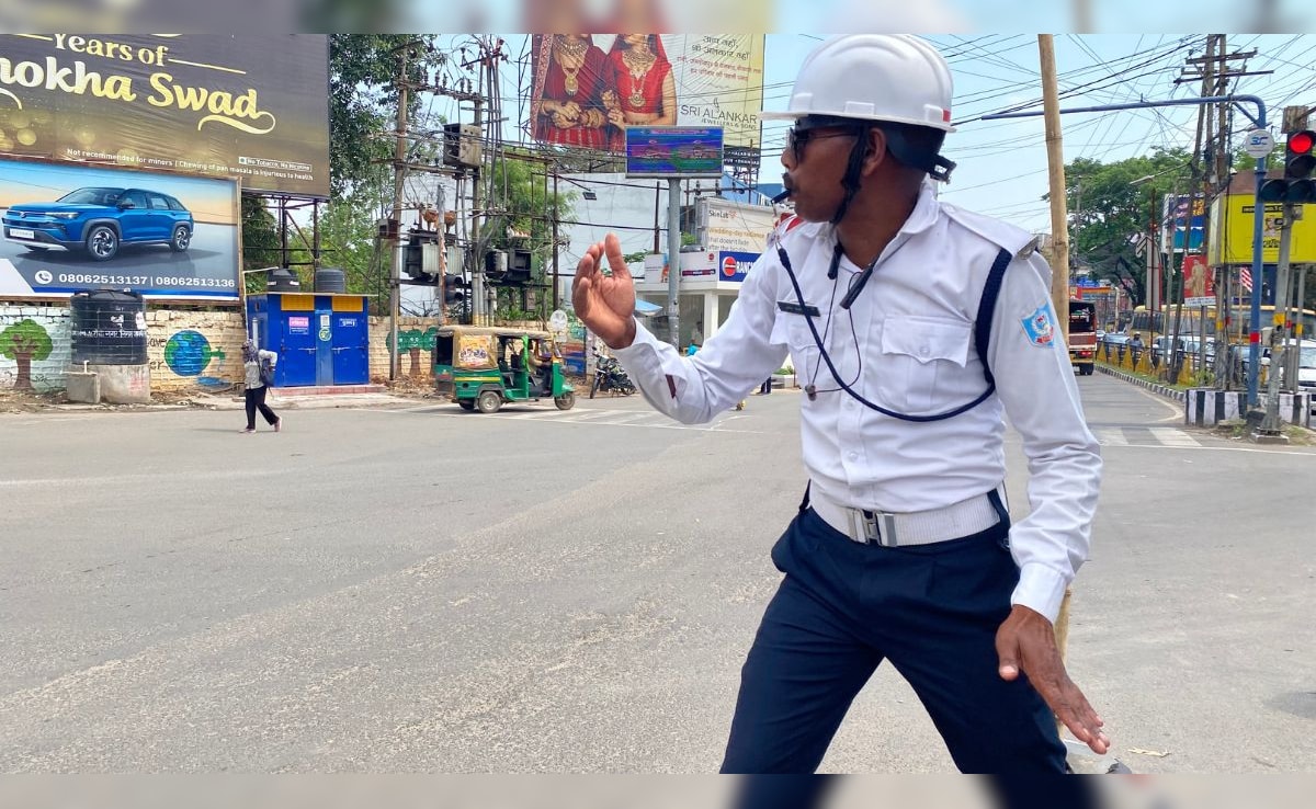 अनु मुर्मू का अंदाज वाकई निराला है अनु मुर्मू का अंदाज वाकई निराला है