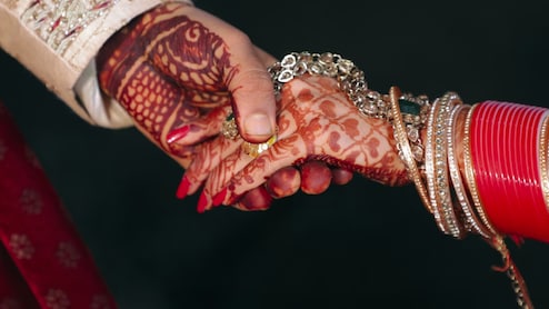 'अपर कास्ट' या फिर 80 लाख कमाने वाला...शादी की अजीब शर्त ने इंटरनेट पर काटा बवाल