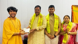 Amravati News : माजी सरन्यायाधीश भूषण गवईंनी बागेश्वर धामला दिली भेट; दलित समाजात तीव्र संताप