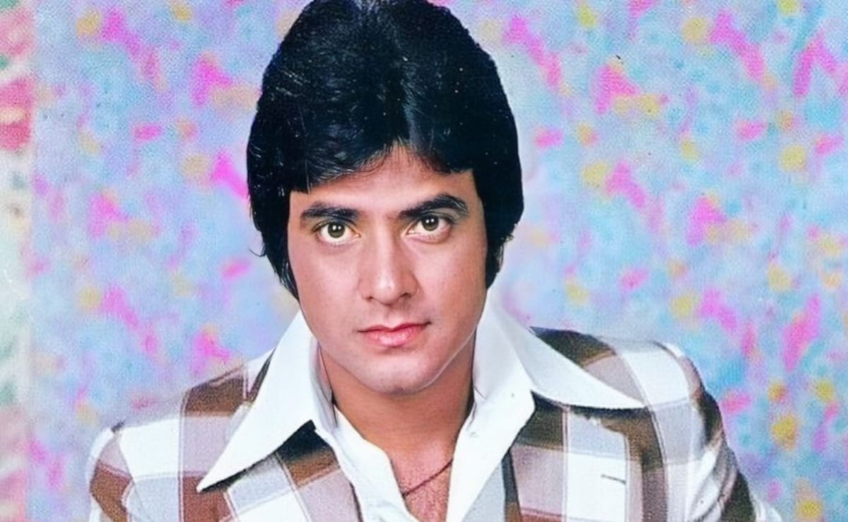 पहली फिल्म में हीरो नहीं हीरोइन बने थे जितेंद्र, फ्री में किया काम, आज 200 करोड़ के बंगले में रहते हैं जीतू जी