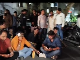 उज्जैन में मंदिर हटाने पर बवाल, दो पक्षों में जमकर हुआ पथराव, SI का सिर फूटा; हिरासत में लिए गए 2 लोग