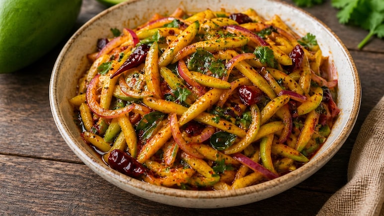 Kairi Kochkai Chutney: कच्चे आम की चटपटी चटनी, गर्मियों में हर खाने का स्वाद करेगी दोगुना, फटाफट नोट करें रेसिपी!