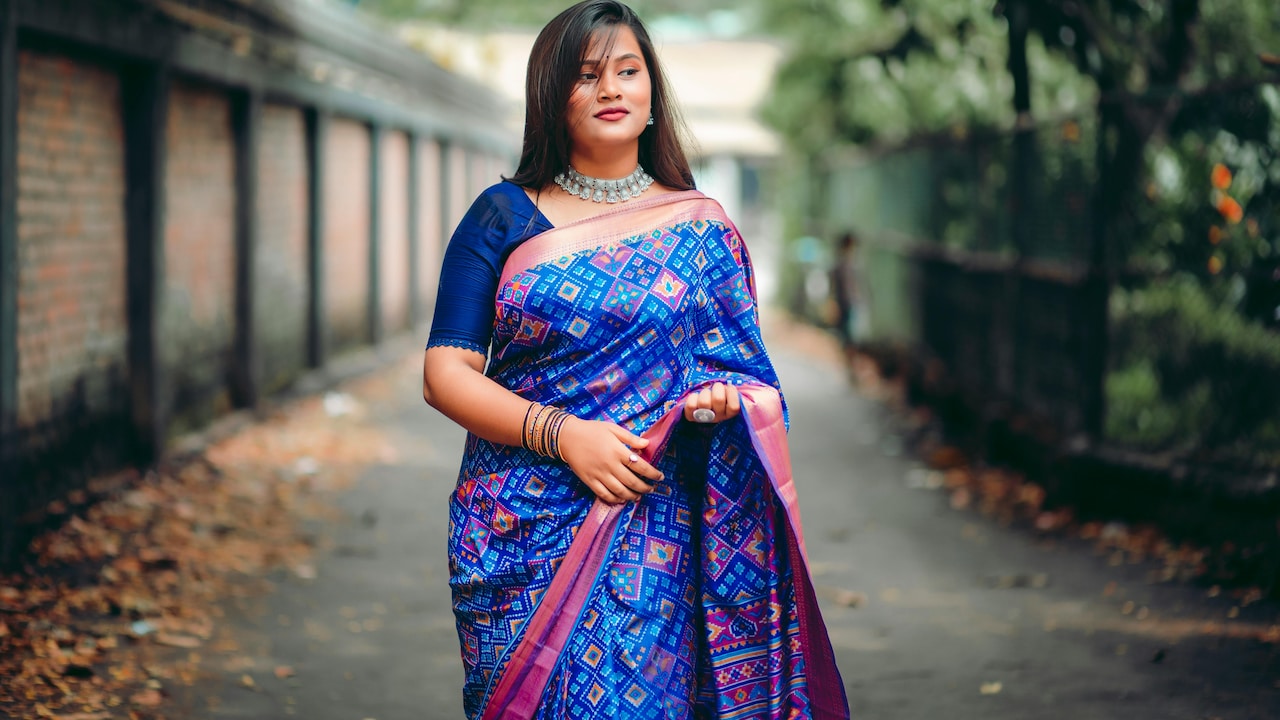 Why Do Some Sarees Refuse To Stay On The Shoulder? A Fabric Guide That Explains It