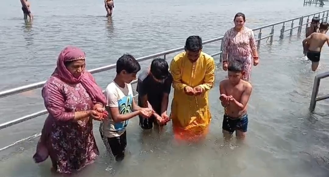 Saharanpur Family Converts to Hinduism in Haridwar