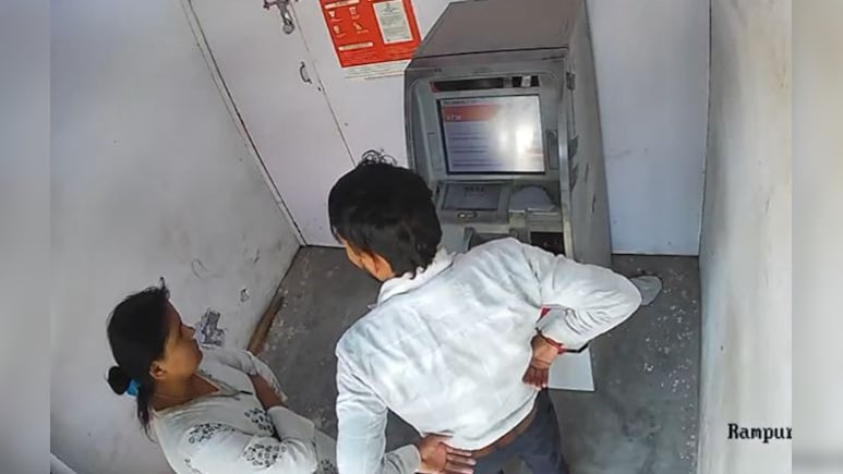 Feviquick से ठगी का बड़ा खेल! ATM में कार्ड चिपका देते थे आरोपी, फिर चालाकी से खाली कर देते थे अकाउंट