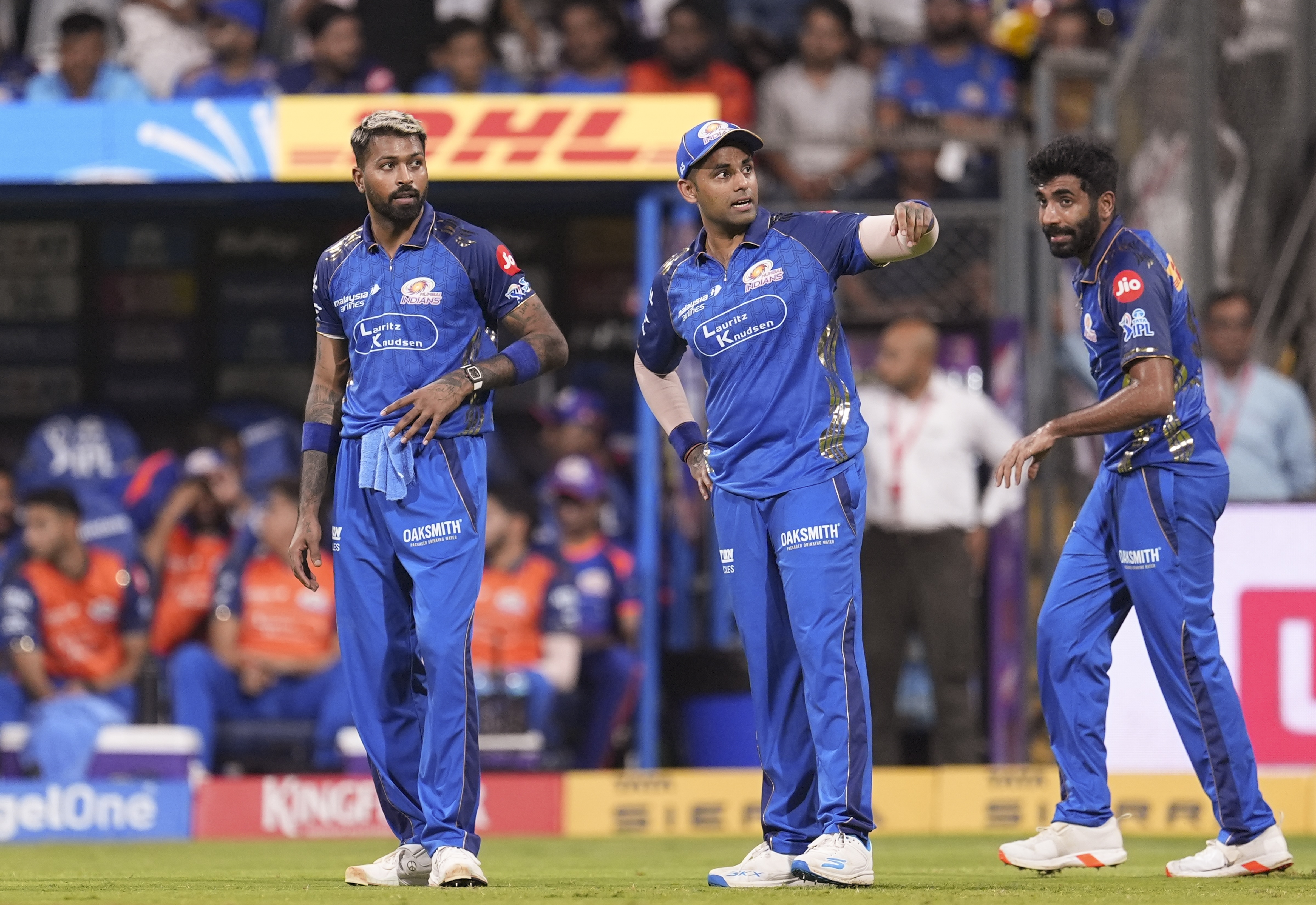 MI vs SRH IPL 2026: मुंबई को मिली छठी हार, अब कैसे करेगी प्लेऑफ के लिए क्वालीफाई, ऐसा है समीकरण