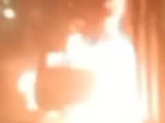 Bihar: बारातियों से भरी स्कॉर्पियो कार सड़क पर धूं-धूं कर जली, शीशा तोड़ा... फिर कूद के बचाई जान