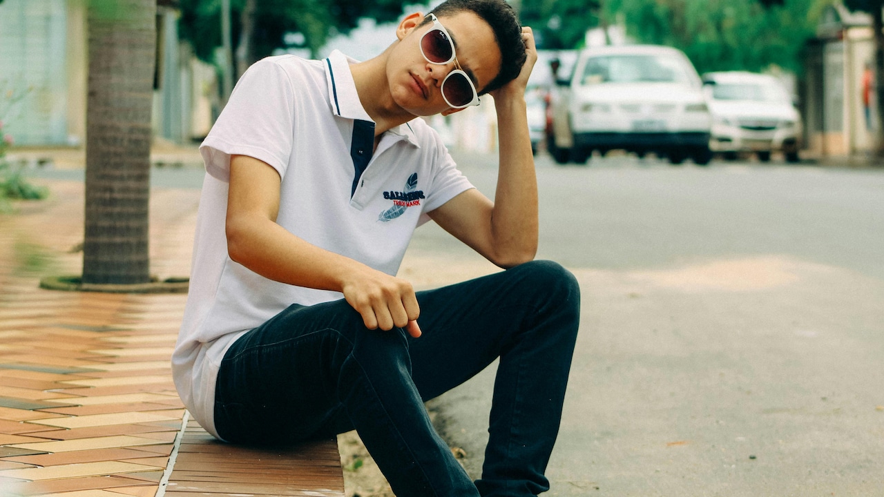 Polo shirts that maintain a crisp collar after every use