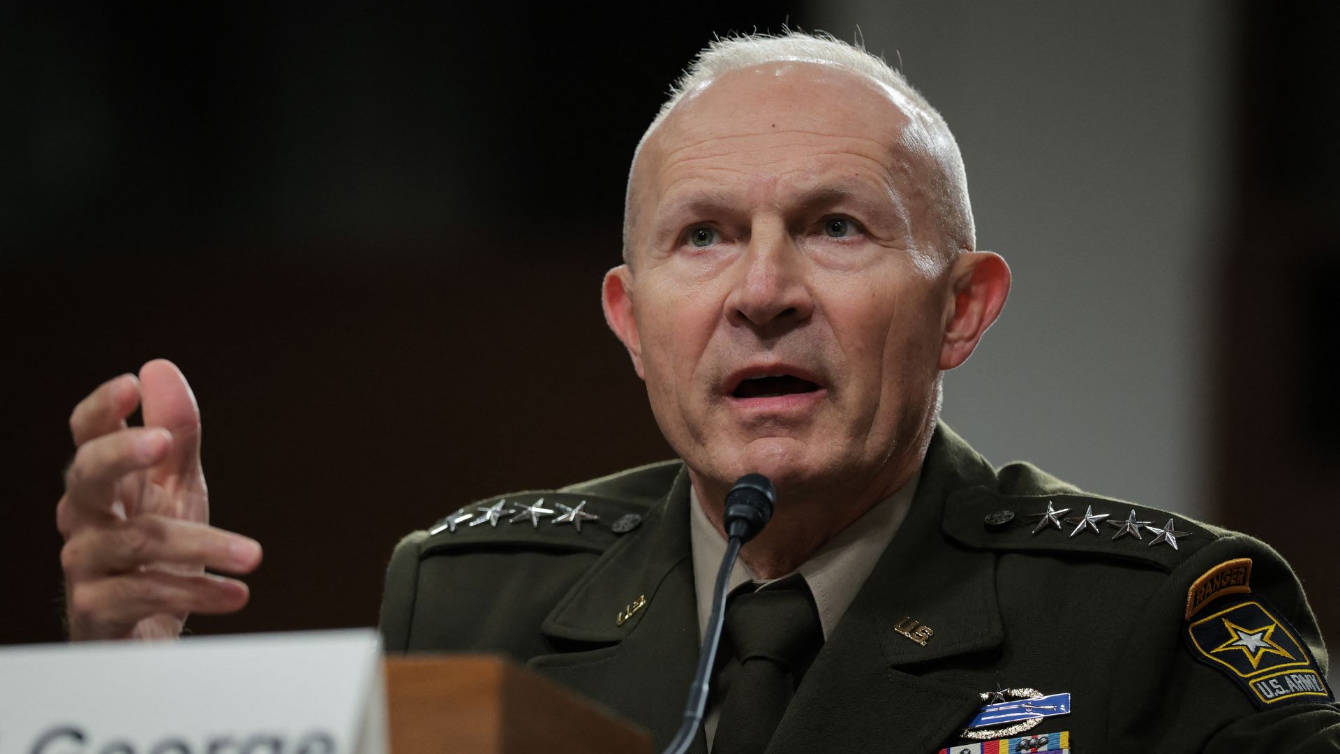 ट्रंप कह रहे ईरान युद्ध में टारगेट पूरा हुआ तो फिर आर्मी चीफ और जनरलों को क्यों हटाया