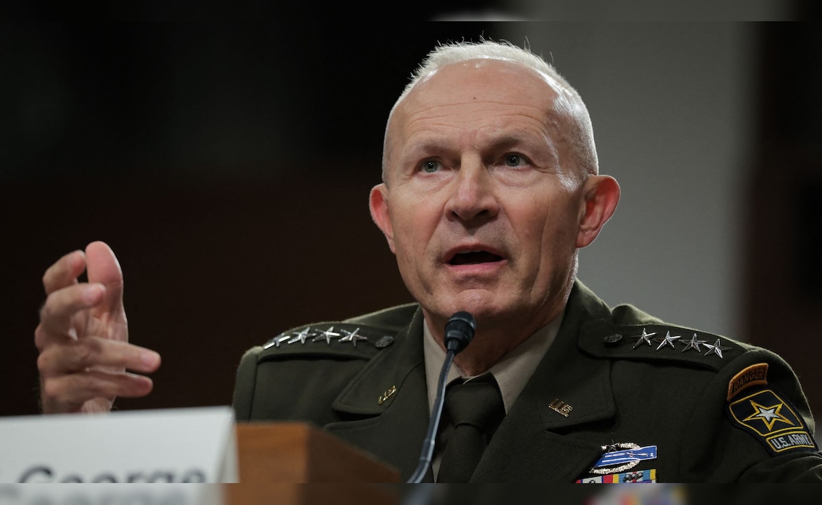 ट्रंप कह रहे ईरान युद्ध में टारगेट पूरा हुआ तो फिर आर्मी चीफ और जनरलों को क्यों हटाया