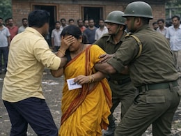 2 साल पहले भागी थी पत्नी, अब वोट डालने पहुंची, 5 घंटे से घात लगाए पति ने बाल खींच दबोचा