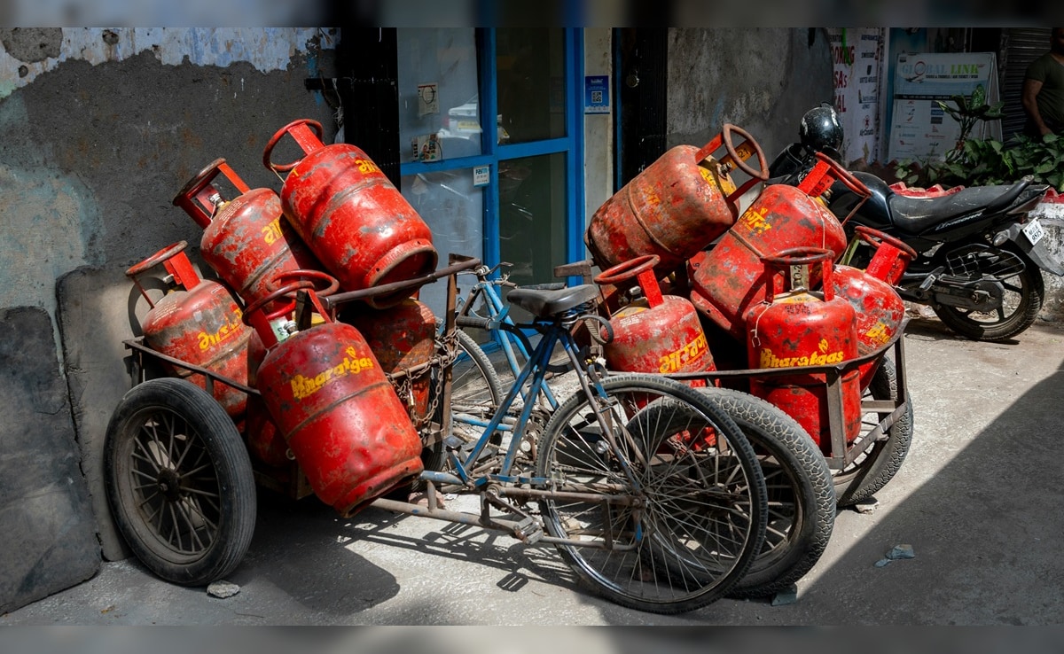 LPG सिलेंडर वालों के लिए जरूरी खबर: HP Gas, Indane और Bharat Gas ने ग्राहकों को किया अलर्ट, भूलकर भी न करें नजरअंदाज
