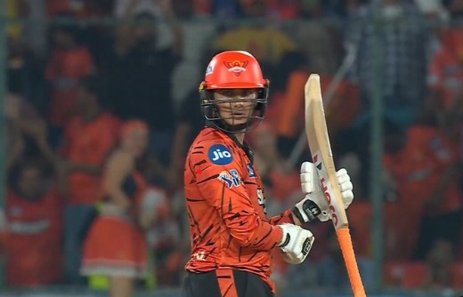 SRH vs DC: हैदराबाद में अभिषेक का तूफानी शतक, सभी को पछाड़ 'बॉस' बने  शर्मा, अब वैभव को देना होगा जवाब
