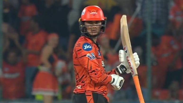 SRH vs DC: हैदराबाद में अभिषेक का तूफानी शतक, सभी को पछाड़ 'बॉस' बने  शर्मा, अब वैभव को देना होगा जवाब