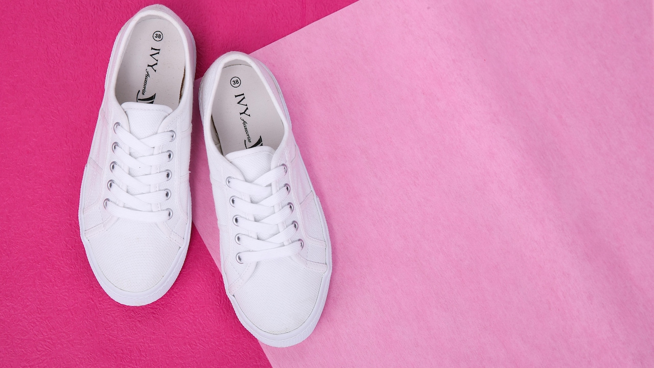 Top 5 White Sneakers That Do Not Yellow Easily Over Time Top 5 White Sneakers That Do Not Yellow Easily Over Time