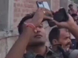 ब&zwj;ि&zwj;हार: लड़के के प्&zwj;यार में पागल 15 साल की लड़की टावर पर चढ़ी, 4 घंटे तक चला हाई वोल्टेज ड्रामा