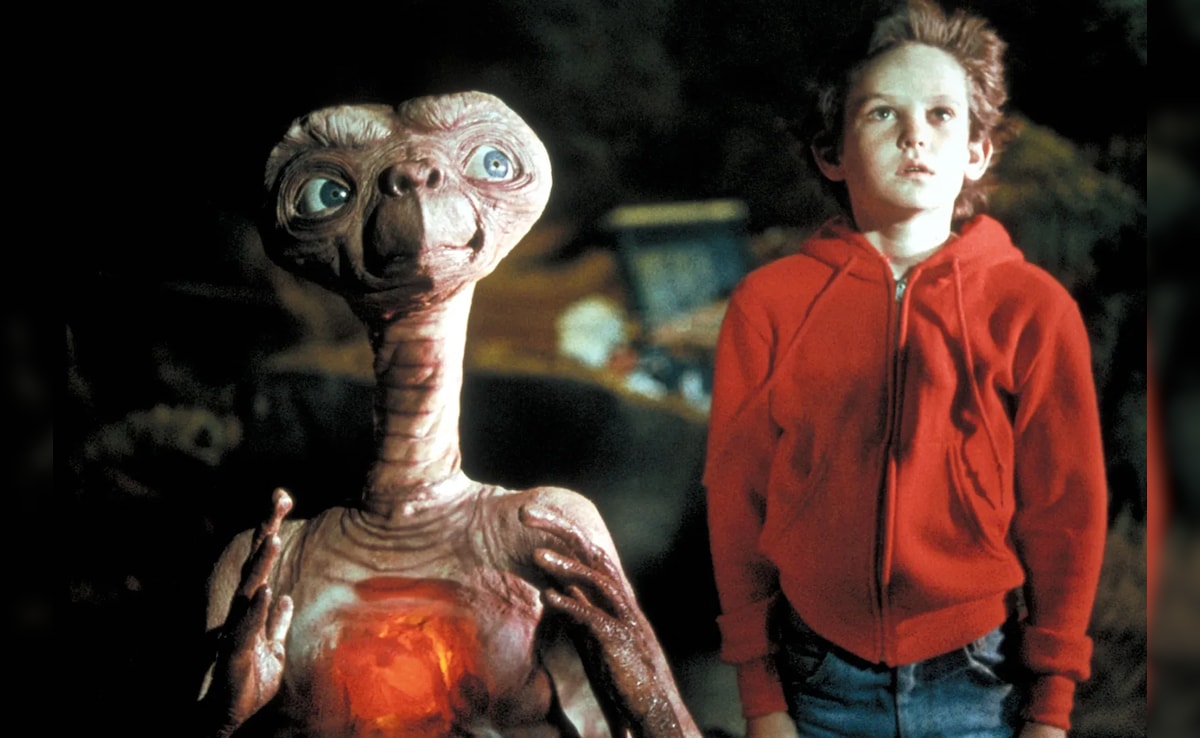 ET The Extra-Terrestrial was directed by Steven Spielberg. 