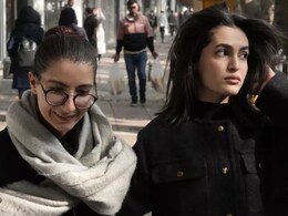 क्या जंग के बीच ईरान में महिलाएं आजाद हो गई हैं या बिना हिजाब आ रही तस्वीरों की सच्चाई कुछ और