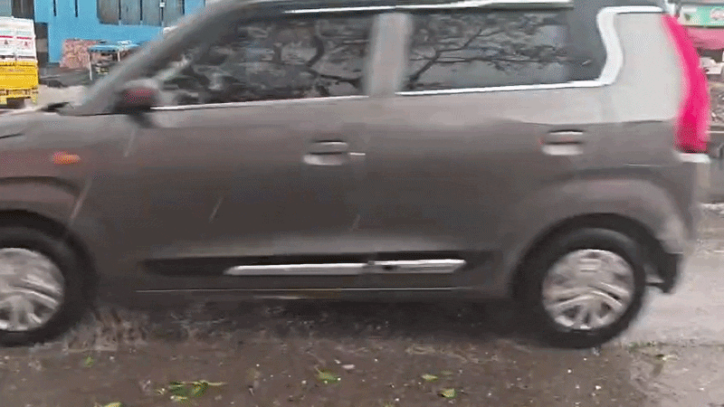 दिल्ली-नोएडा में दिन में छाया अंधेरा, कई इलाकों में आंधी के साथ भारी बारिश, गाजियाबाद में गिरे ओले