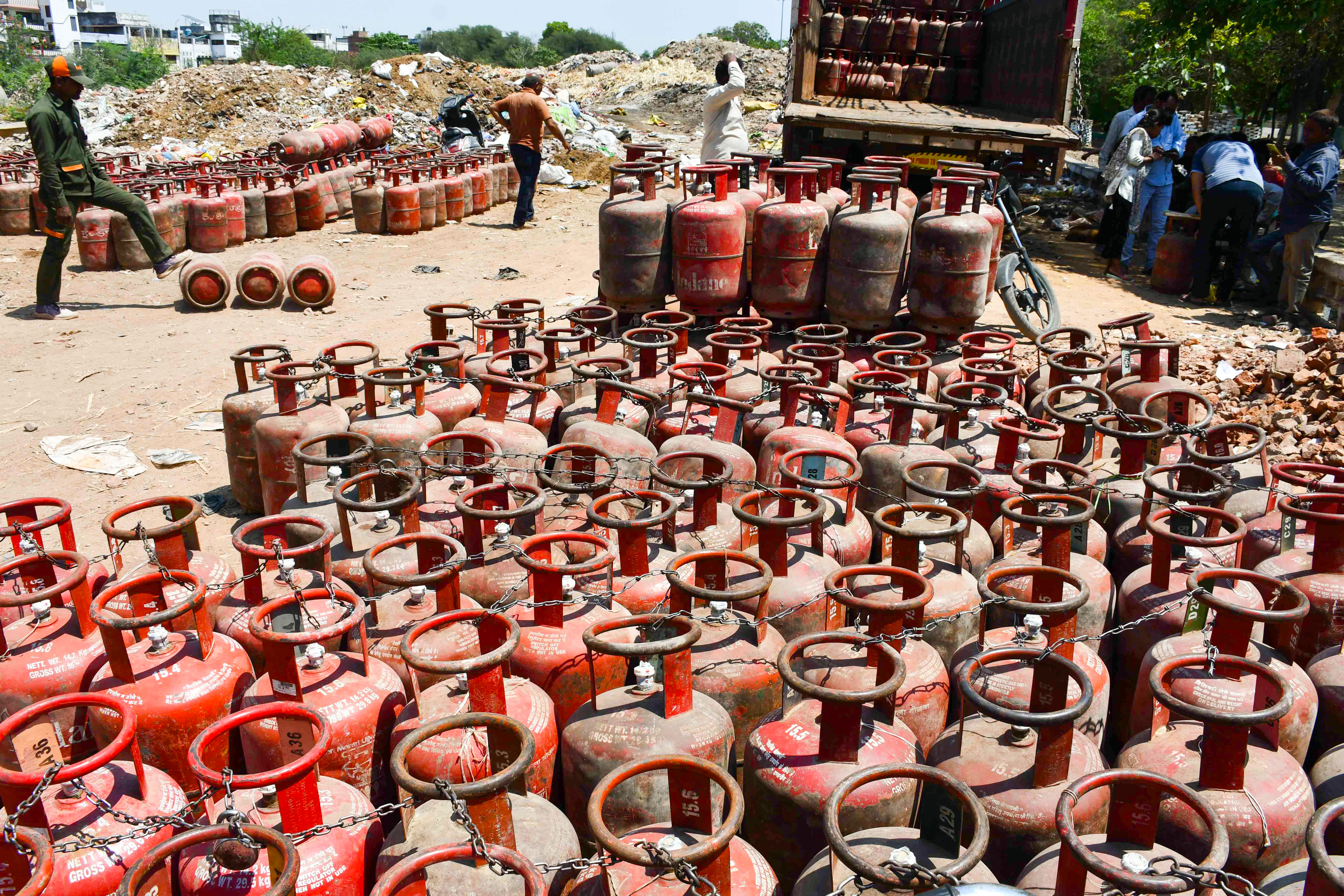 केरल में निजी गैस एजेंसी से 500 अवैध LPG सिलेंडर जब्त, 232 एलपीजी वितरकों पर जुर्माना भी लगा