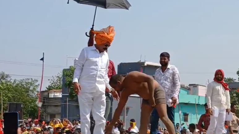अनंत सिंह के गांव में लड़ रहे ईरान के पहलवान, दंगल छोड़ मोकामा विधायक के राजसी अंदाज को निहार रहे दर्शक