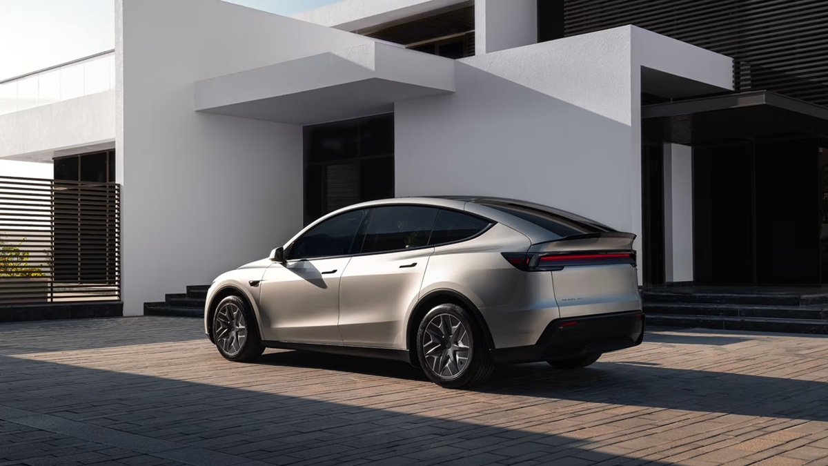 सिंगल चार्ज में 681 किमी रेंज वाली Tesla Model Y L Premium लॉन्च, 3 रो सीटिंग के साथ ऐसे हैं फीचर्स, जानें कीमत