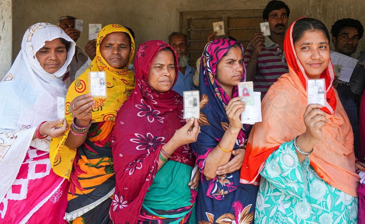 West Bengal Election 2026 LIVE Voting: बंगाल में दोपहर 1 बजे तक 62.18% वोटिंग, मुर्शिदाबाद में पोलिंग बूथ के बाहर चले लाठी-डंडे