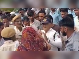 Khatushyamji: खाटूश्&zwj;यामजी में भक्&zwj;तों और पुल&zwj;िस में मारपीट, 2 श्रद्धालुओं पर कार्रवाई&nbsp;