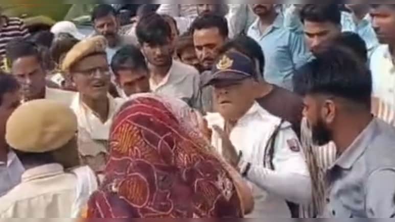 Khatushyamji: खाटूश्&zwj;यामजी में भक्&zwj;तों और पुल&zwj;िस में मारपीट, 2 श्रद्धालुओं पर कार्रवाई&nbsp;