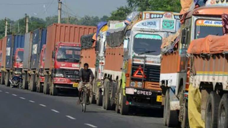 एक्सप्रेसवे को खतरे का गलियारा नहीं बना सकते; रोड पर भारी वाहनों की पार्किंग पर सुप्रीम कोर्ट नाराज, गाइडलाइंस जारी