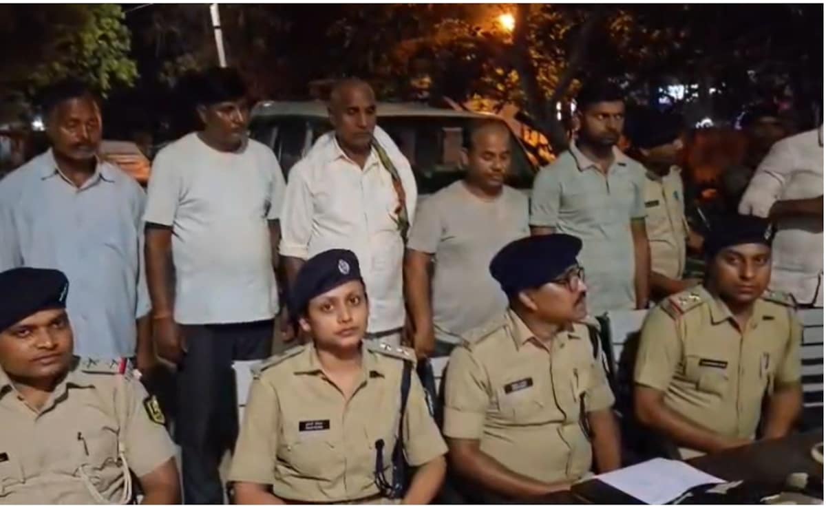 बिहार के मोतिहारी में बर्खास्त और रिटायर्ड पुलिसकर्मियों ने बनाया लुटेरों का गैंग, वर्दी के रौब में ऐसे करते थे शिकार