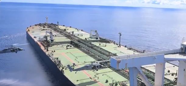 अमेरिका ने ईरान से जुड़े एक और तेल टैंकर को किया सीज, वीडियो में देखें कैसे हुई कार्रवाई