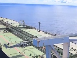 अमेरिका ने ईरान से जुड़े एक और तेल टैंकर को किया सीज, वीडियो में देखें कैसे हुई कार्रवाई