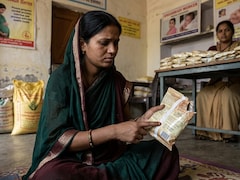 ललितपुर में गर्भवती महिलाओं के हक पर 'डाका': आंगनबाड़ी केंद्र से बांटा गया एक्सपायर्ड पोषाहार