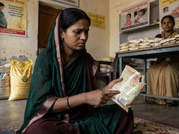 ललितपुर में गर्भवती महिलाओं के हक पर 'डाका': आंगनबाड़ी केंद्र से बांटा गया एक्सपायर्ड पोषाहार