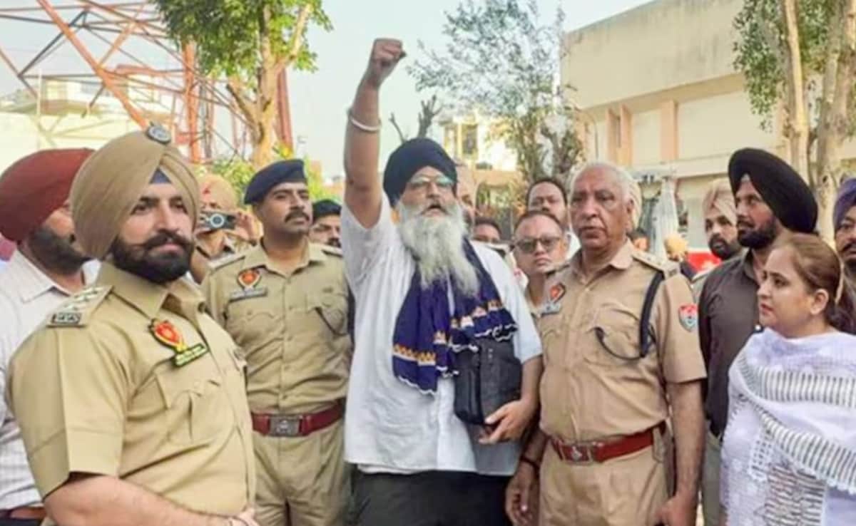 552 दिन से बेअदबी कानून की मांग कर रहे गुरजीत सिंह खालसा टावर से उतरे, CM भगवंत मान को किया धन्यवाद, बोले- 'जीत हासिल कर ली'