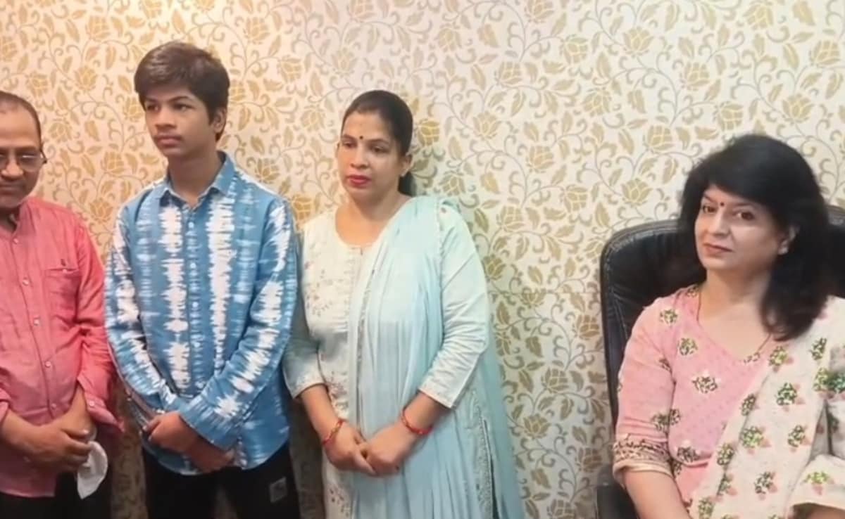 MP Topper 2026 Class 10th: अनमोल को 500 में से मिले 496 अंक, परिजन-शिक्षक बोले- 'ये तो होना ही था'