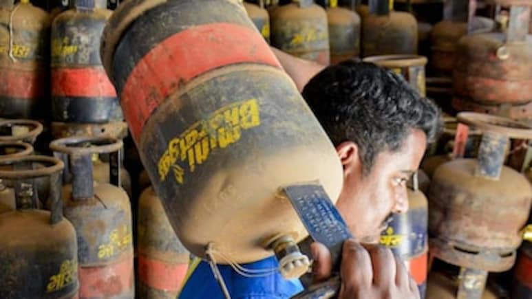 Government Doubles 5 kg Free Trade LPG Allocation for Migrant Labourers Amid Energy Crisis