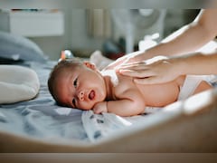 आयुर्वेद में बच्चों की मालिश को क्यों माना जाता है जरूरी? जानें, जन्म के कितने दिनों बाद शुरू करें बच्चे की मालिश